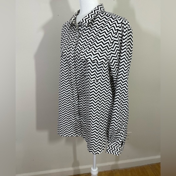 American Eagle Outfitters sz XL top, blouse, shirt in blk/white zigzag design - Picture 3 of 14